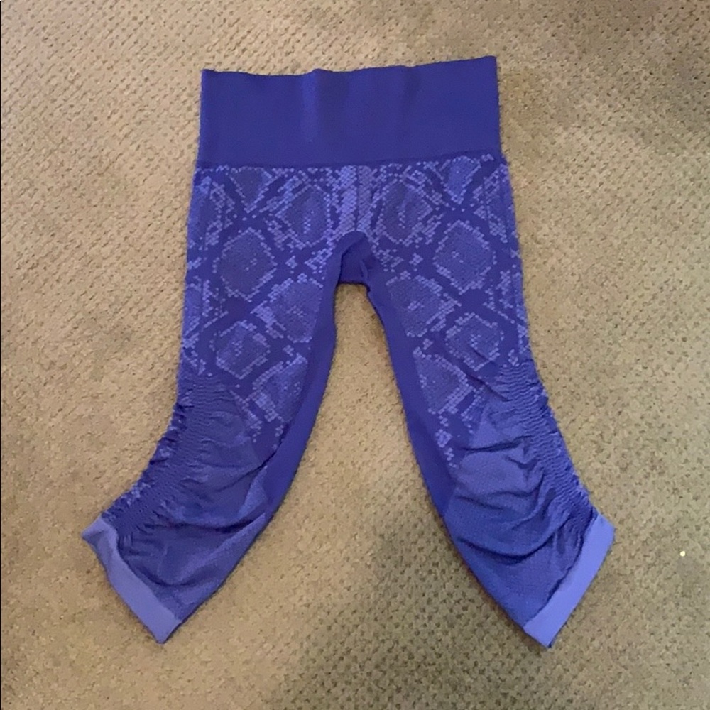 Blue lulu lemon cropped leggings